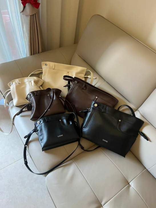 Picture of Loewe Handbags _SKUfw239909208fw